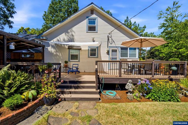 990 5th St NE, Salem, OR 97301