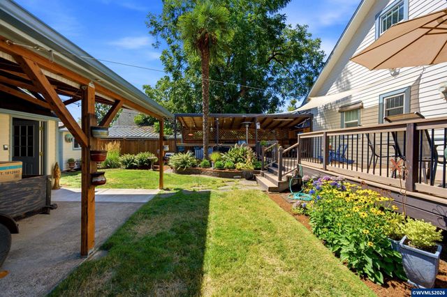 990 5th St NE, Salem, OR 97301