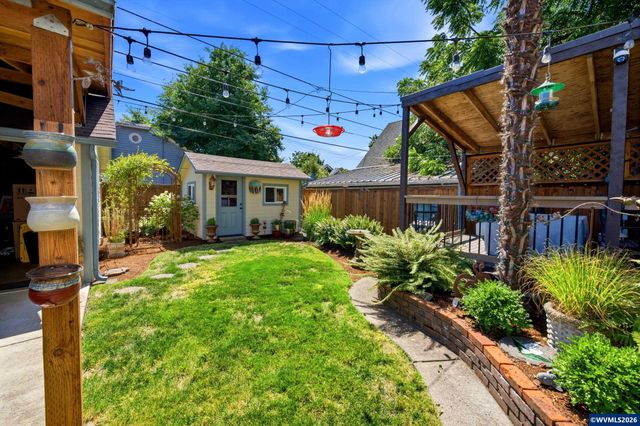 990 5th St NE, Salem, OR 97301
