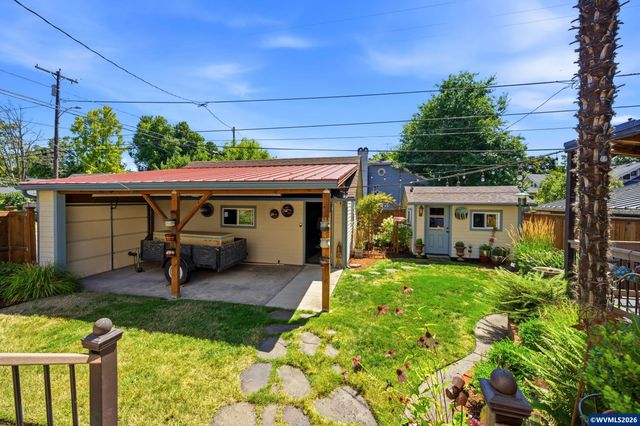 990 5th St NE, Salem, OR 97301