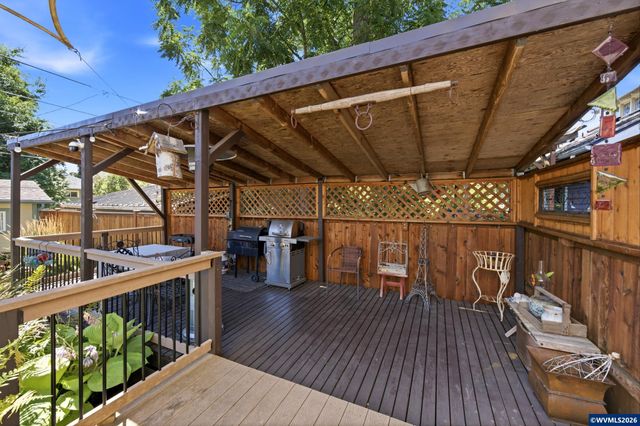 990 5th St NE, Salem, OR 97301