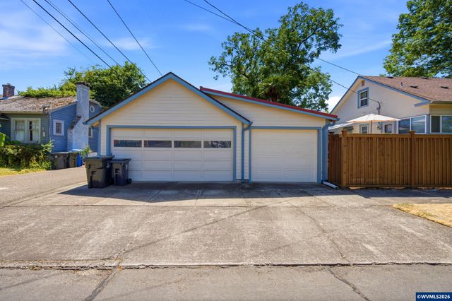 990 5th St NE, Salem, OR 97301
