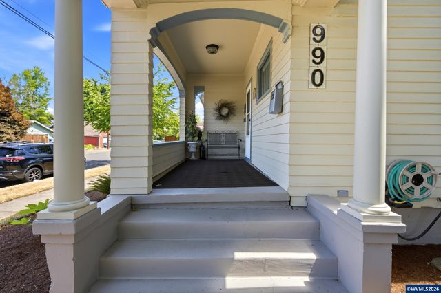 990 5th St NE, Salem, OR 97301