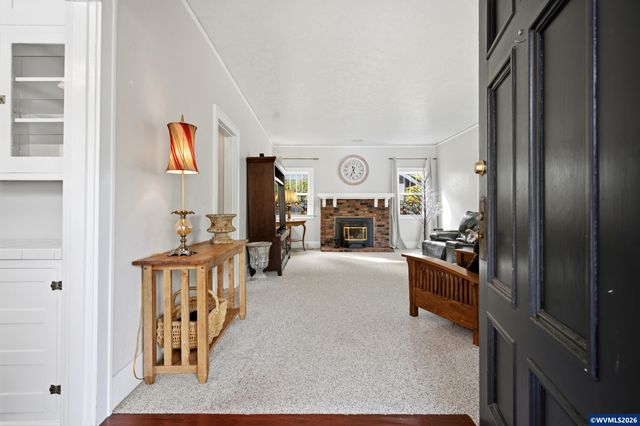 990 5th St NE, Salem, OR 97301