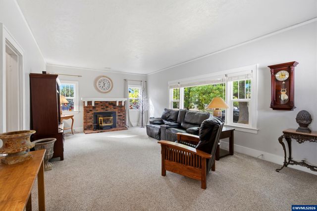 990 5th St NE, Salem, OR 97301