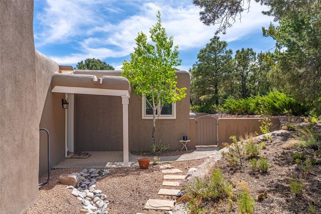 1006 Calle Catalina, Santa Fe, NM 87501
