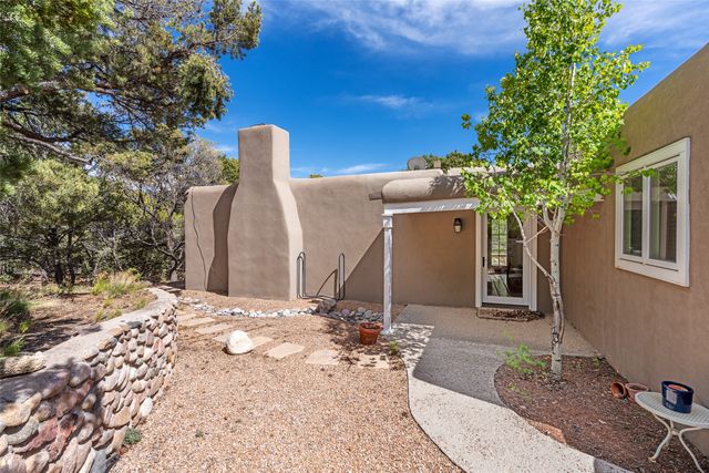 1006 Calle Catalina, Santa Fe, NM 87501