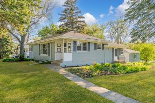 200 S Roselle Road, Roselle, IL 60172