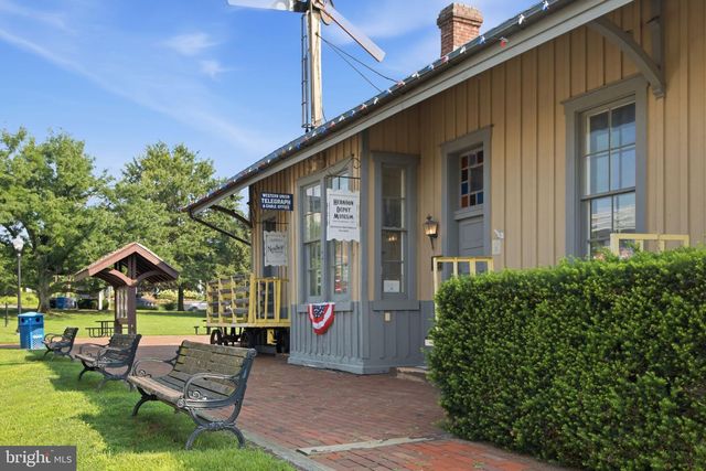 1106 MONROE ST, Herndon, VA 20170