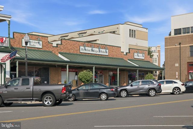 1106 MONROE ST, Herndon, VA 20170