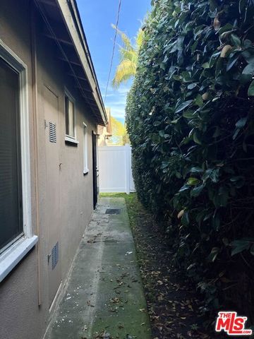 1856 9th Street A, Santa Monica, CA 90404