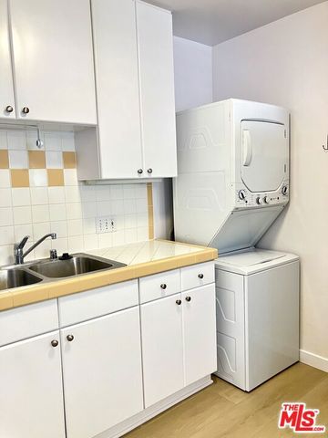 1856 9th Street A, Santa Monica, CA 90404