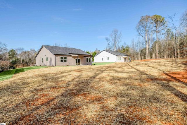 130 Simmons Road, Woodruff, SC 29388