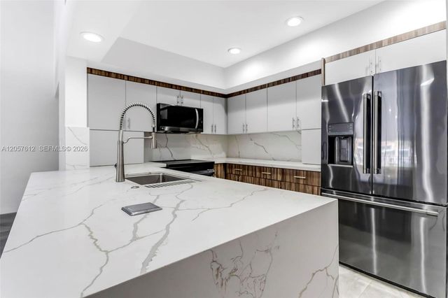 8350 Dundee Ter, Miami Lakes, FL 33016