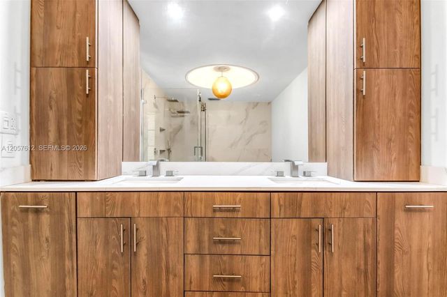 8350 Dundee Ter, Miami Lakes, FL 33016