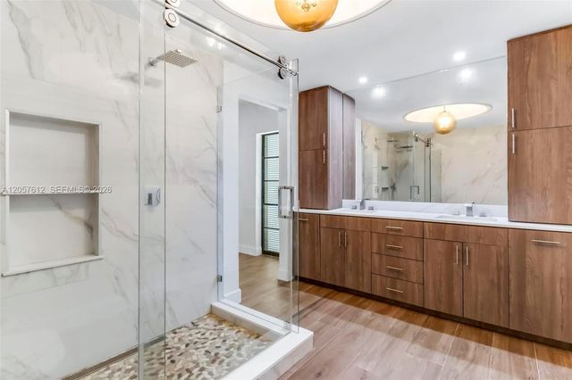 8350 Dundee Ter, Miami Lakes, FL 33016