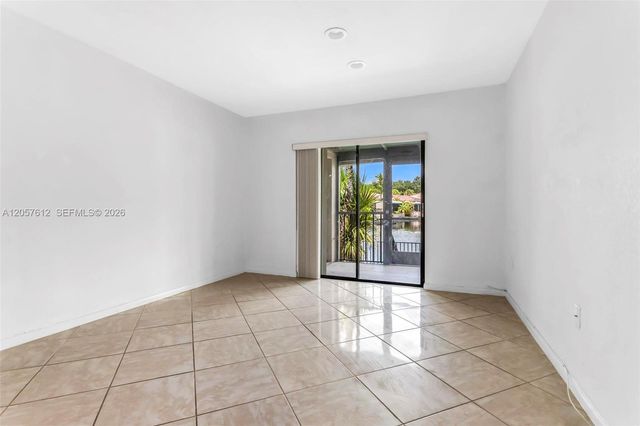 8350 Dundee Ter, Miami Lakes, FL 33016