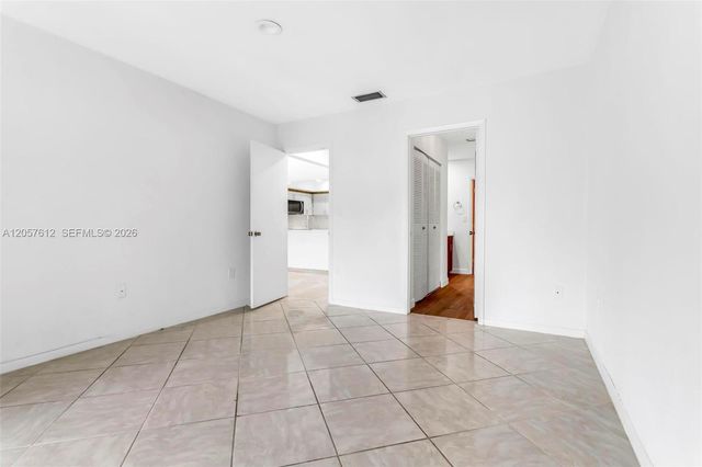 8350 Dundee Ter, Miami Lakes, FL 33016