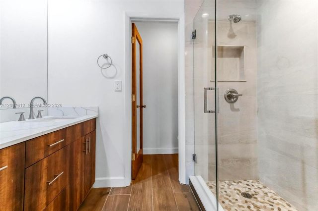 8350 Dundee Ter, Miami Lakes, FL 33016