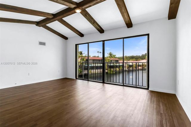8350 Dundee Ter, Miami Lakes, FL 33016