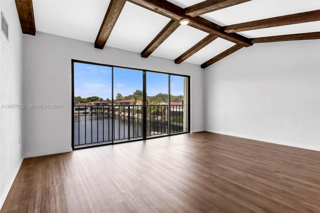 8350 Dundee Ter, Miami Lakes, FL 33016