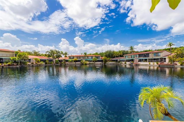 8350 Dundee Ter, Miami Lakes, FL 33016