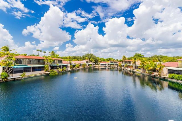 8350 Dundee Ter, Miami Lakes, FL 33016