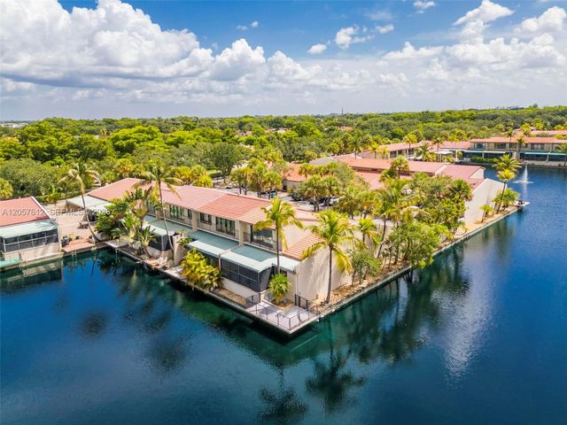 8350 Dundee Ter, Miami Lakes, FL 33016