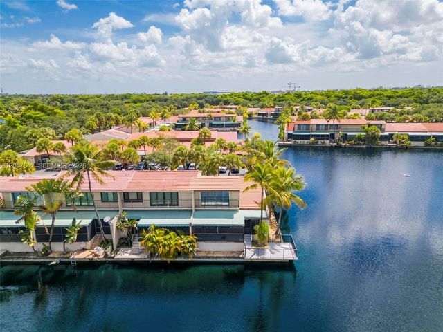 8350 Dundee Ter, Miami Lakes, FL 33016