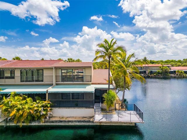 8350 Dundee Ter, Miami Lakes, FL 33016