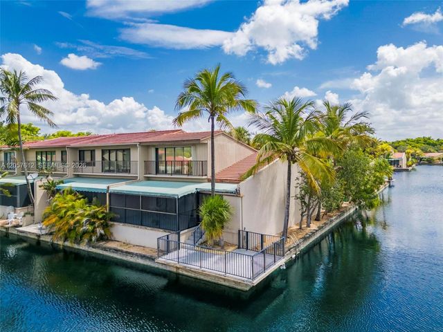 8350 Dundee Ter, Miami Lakes, FL 33016