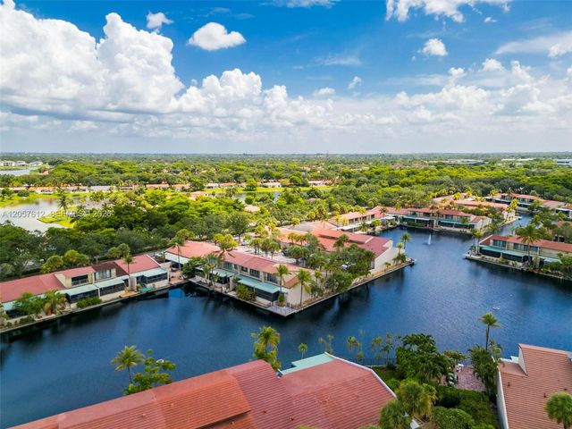 8350 Dundee Ter, Miami Lakes, FL 33016