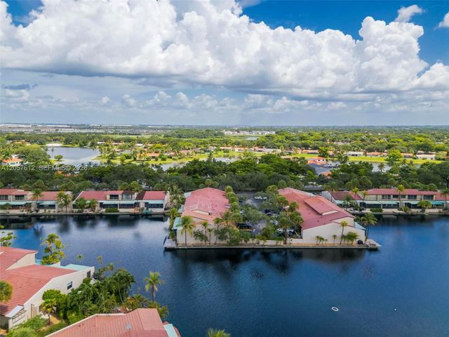 8350 Dundee Ter, Miami Lakes, FL 33016