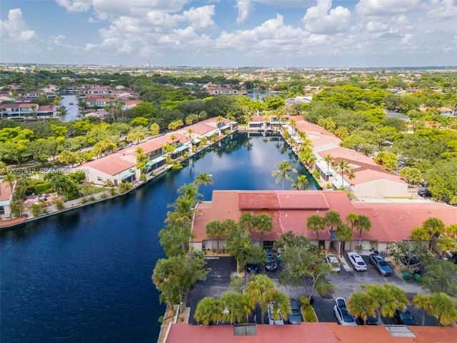 8350 Dundee Ter, Miami Lakes, FL 33016