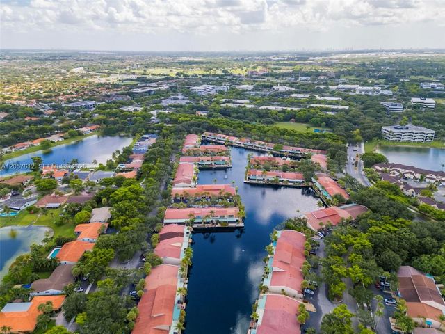 8350 Dundee Ter, Miami Lakes, FL 33016