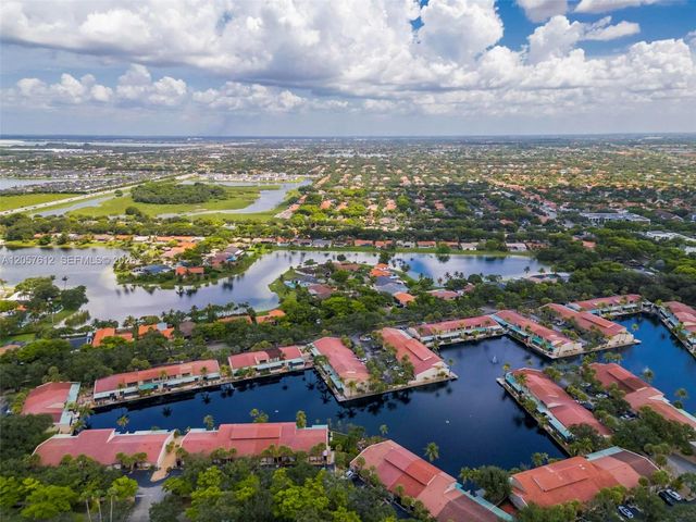 8350 Dundee Ter, Miami Lakes, FL 33016