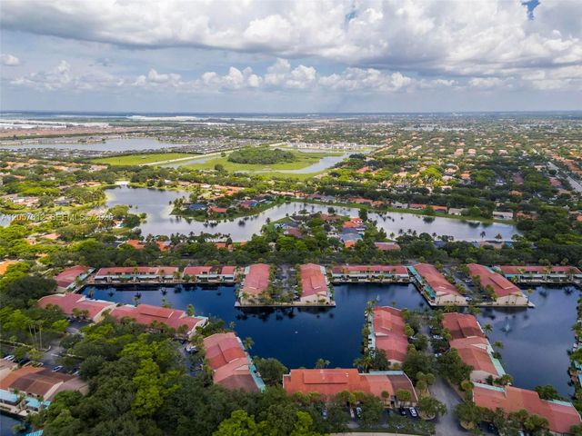 8350 Dundee Ter, Miami Lakes, FL 33016