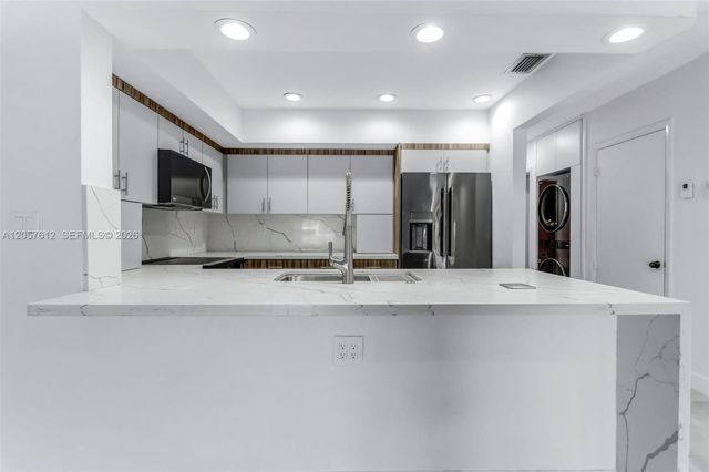 8350 Dundee Ter, Miami Lakes, FL 33016