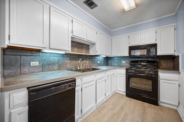 701 Poindexter Avenue, Cleburne, TX 76033