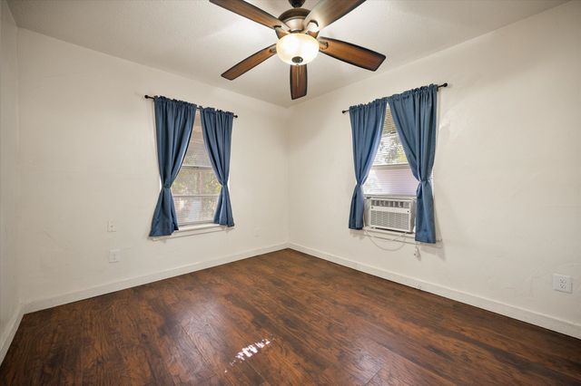 701 Poindexter Avenue, Cleburne, TX 76033