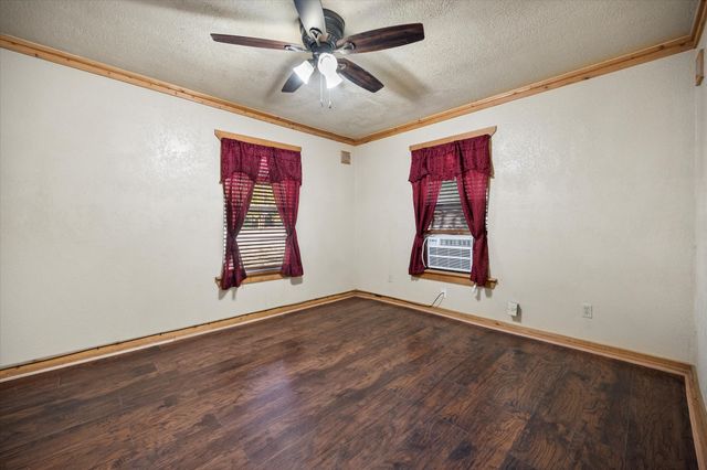 701 Poindexter Avenue, Cleburne, TX 76033