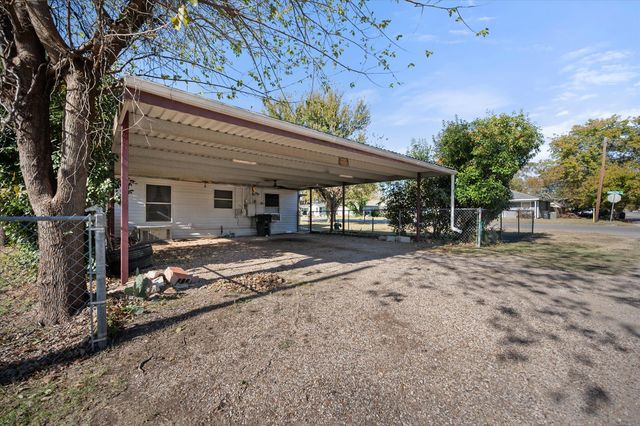 701 Poindexter Avenue, Cleburne, TX 76033