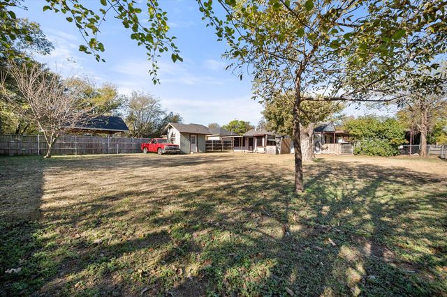 701 Poindexter Avenue, Cleburne, TX 76033