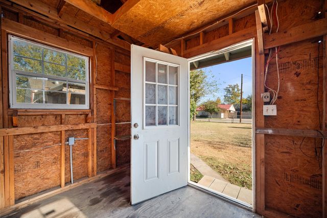 701 Poindexter Avenue, Cleburne, TX 76033