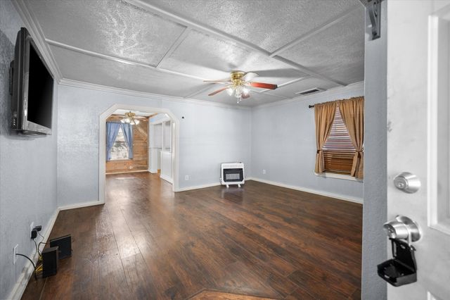 701 Poindexter Avenue, Cleburne, TX 76033