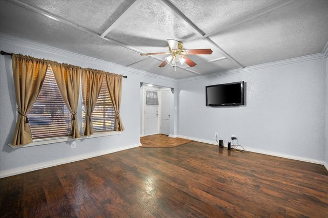 701 Poindexter Avenue, Cleburne, TX 76033