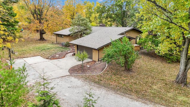 1010 Parkview Drive, Mahomet, IL 61853