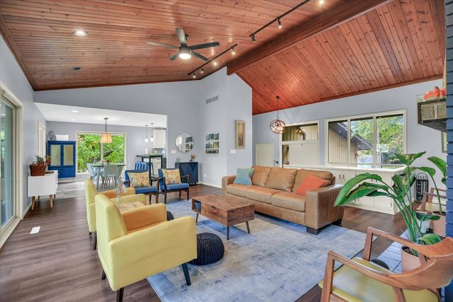 1010 Parkview Drive, Mahomet, IL 61853