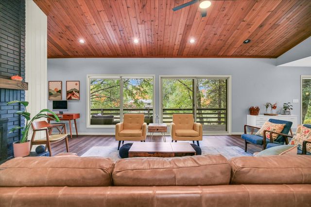 1010 Parkview Drive, Mahomet, IL 61853