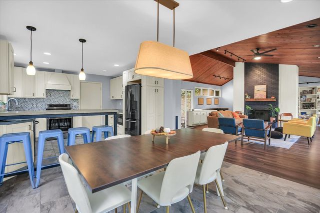 1010 Parkview Drive, Mahomet, IL 61853